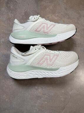 New Balance Sneakers Womens 8.5 D 1540 V4 W1540TG4 White Running Athletic Shoes